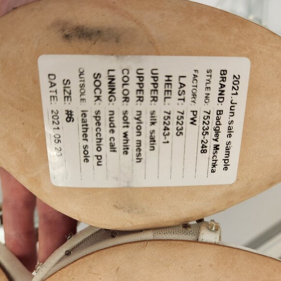 Badgley Mischka White/Silver Heeled Sandals. NWT. Size 6 - Picture 8 of 9